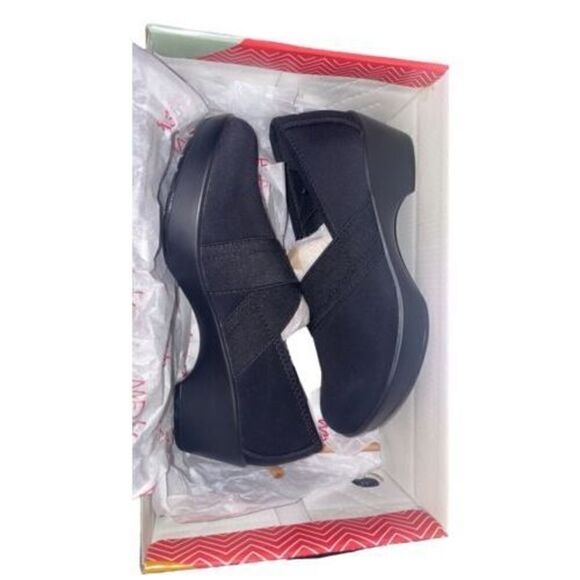 Wear Ever Clarya Womens Black Round Toe Slip On Comfort Shoes Size 6 - Picture 3 of 6